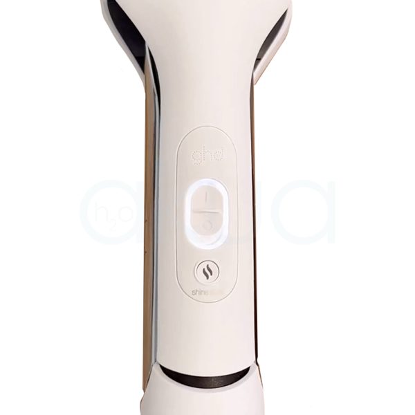 Plancha ghd Duet 2 en 1 tiene un diseño moderno y ergonómico, con acabado blanco mate y detalles en negro y plateado H2o Akua