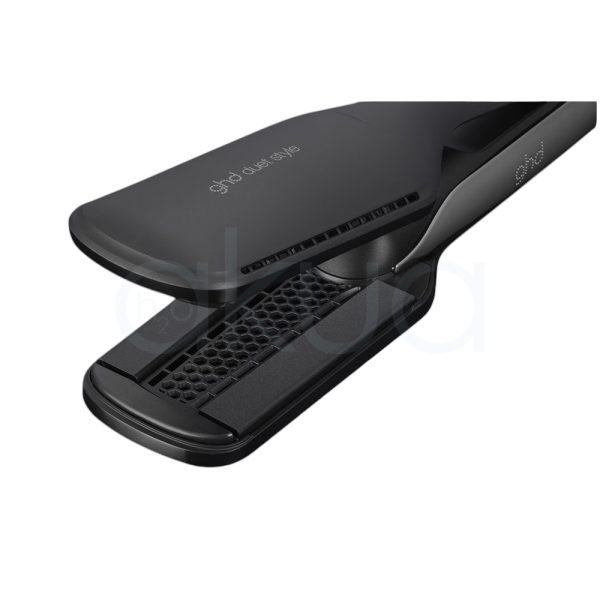 Plancha ghd Duet 2 en 1 tiene un diseño moderno y ergonómico con acabado negro mate y detalles metálicos en plateado H2o Akua