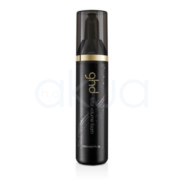 Espuma ghd Total Volume Foam 200ml envase cilíndrico en color negro mate con detalles en dorado, incluyendo el logotipo y una banda dorada cerca del dispensador H2o Akua