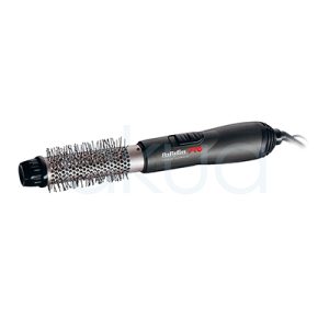 Cepillo electrico 32mm Babyliss pro El cuerpo del dispositivo es negro mate con detalles en gris metálico y un cabezal cilíndrico de color plateado, recubierto de púas plásticas negras H2o Akua