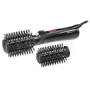 Cepillo Rotativo Moldeador Babyliss pro El color predominante de la imagen es negro mate, presente tanto en el cuerpo principal del dispositivo como en los cabezales intercambiables. Los detalles, como los botones y el logotipo "BaByliss PRO", están en blanco y rojo, lo que aporta contraste y resalta sobre el fondo oscuro H2o Akua