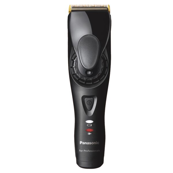 Maquina Panasonic ER-HGP 84 El color predominante de la imagen es negro mate, presente en la mayor parte del cuerpo de la máquina. Destacan detalles en dorado brillante en la zona de las cuchillas, así como pequeños indicadores luminosos en blanco y rojo en la parte frontal H2o Akua