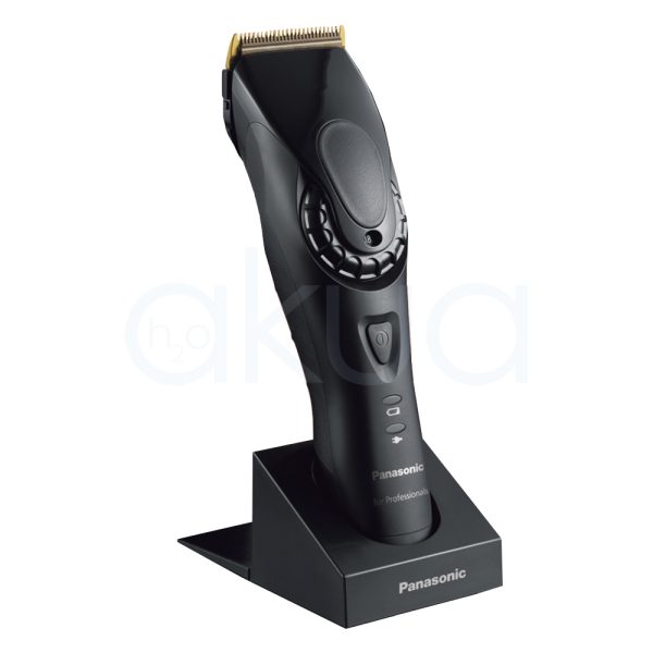 Maquina Panasonic ER-HGP 84 El color predominante de la imagen es negro mate, presente en la mayor parte del cuerpo de la máquina. Destacan detalles en dorado brillante en la zona de las cuchillas, así como pequeños indicadores luminosos en blanco y rojo en la parte frontal H2o Akua