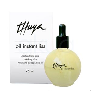 Aceite thuya cutículas y uñas oil Liss 75ml Envase esférico de vidrio transparente, que permite ver el contenido líquido de color amarillo claro en su interior. Tapa: La parte superior cuenta con un gotero de color negro brillante, utilizado para extraer y aplicar el producto. En la parte frontal del frasco se puede leer el texto "Thuya oil instant liss" en letras negras, identificando la marca y el tipo de producto. El envase es mayormente transparente, el líquido es amarillo pálido y el gotero es completamente negro H2o Akua