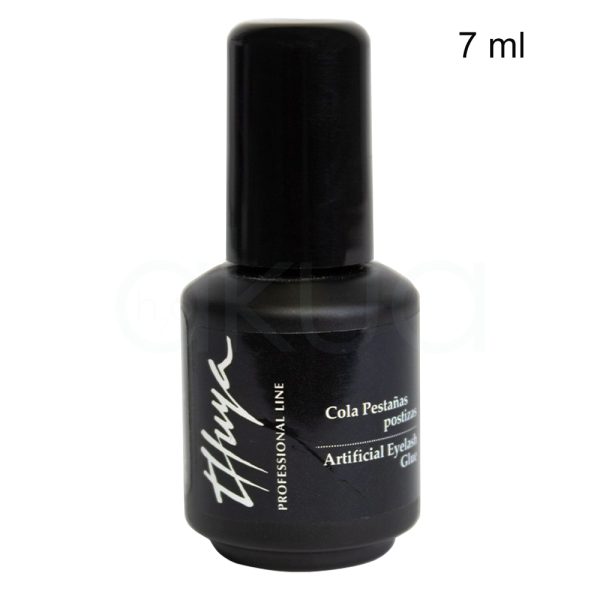 Cola pestañas postizas thuya 14ml de color negro en todo su envase, incluyendo tanto el cuerpo como el tapón. El acabado es brillante. El texto impreso en la etiqueta es de color blanco, creando un contraste claro y fácil de leer sobre el fondo oscuro. H2o Akua