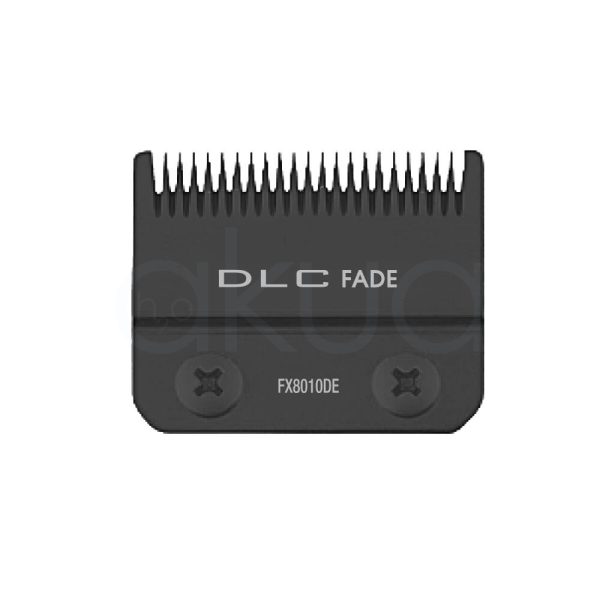 Maquina Snap Clipper Babyliss Pro El color predominante es gris metálico oscuro, presente en la base y el cuerpo principal del dispositivo. El recortador tiene detalles en negro brillante en la parte superior y en el cabezal de corte, así como una zona central con textura de gris plateado H2o Akua