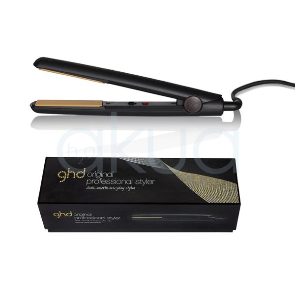 Plancha ghd Original Styler El color predominante es negro en el cuerpo de la plancha alisadora, incluyendo el mango, la carcasa y el cable. Dorado: Las placas alisadoras, tanto la superior como la inferior, son de color dorado, lo que aporta un contraste con el negro del cuerpo. Rojo: El botón circular cerca de la base del mango tiene un borde rojo y el logotipo "ghd" en el centro también es de color rojo. Gris oscuro: Algunos detalles en la zona de la bisagra y el cable presentan un tono gris oscuro. H2o Akua