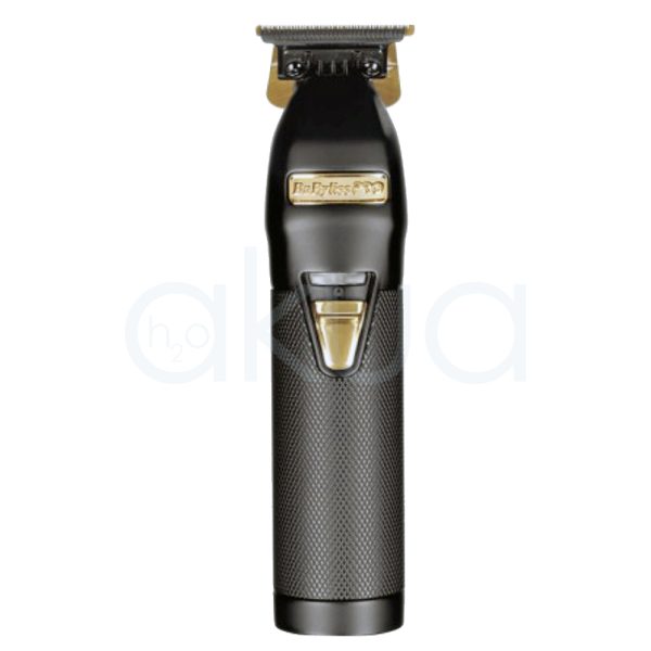 Maquina Skeleton Black Ferrari Babyliss pro El color predominante es negro mate, presente en todo el cuerpo y el mango texturizado del dispositivo. Destacan detalles en dorado metálico, como la cuchilla, el interruptor y la placa con el logotipo BaByliss pro H2o Akua