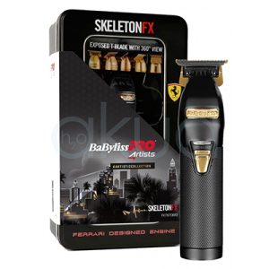 Maquina Skeleton Black Ferrari Babyliss pro El color predominante es negro mate, presente en todo el cuerpo y el mango texturizado del dispositivo. Destacan detalles en dorado metálico, como la cuchilla, el interruptor y la placa con el logotipo BaByliss pro H2o Akua