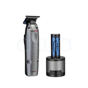 Maquina FXONE Lo-Pro Black Trimmer Babyliss Pro El color predominante es gris metálico, que cubre la mayor parte del cuerpo del dispositivo La zona de las cuchillas es de azul metálico, El lateral y parte trasera del mango presentan detalles en negro mate, lo que añade profundidad y resalta el diseño ergonómico. El logotipo "BaByliss PRO" aparece en negro y rojo en la parte superior del cuerpo, destacando sobre el fondo gris metálico. En la parte inferior, la inscripción "LOPROFX" está impresa en negro y rojo, reforzando la identidad visual de la marca H2o Akua