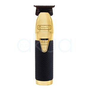 Maquina Gold Bosst+ Babyliss Pro El color predominante es dorado metálico, que cubre la mayor parte del cuerpo principal del dispositivo. La parte inferior y el mango presentan una textura en color negro mate con un patrón grabado, que aporta contraste y un acabado antideslizante. La cuchilla y la parte superior del dispositivo son de color negro H2o Akua