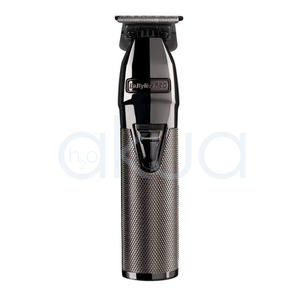 Maquina Skeleton Grafito Ferrari Babyliss pro El color predominante es gris metálico oscuro, presente tanto en el cuerpo principal como en el mango texturizado del dispositivo. La parte superior, incluyendo la zona de la cuchilla y el cabezal, es de color negro brillante H2o Akua