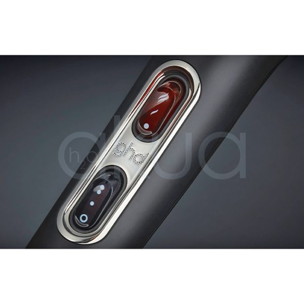 Secador ghd Helios negro cuerpo de color principal negro con detalles en plateado y boton rojo en mango H2o Akua