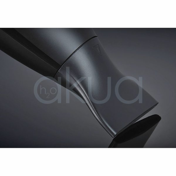 Secador ghd Helios negro cuerpo de color principal negro con detalles en plateado y boton rojo en mango H2o Akua
