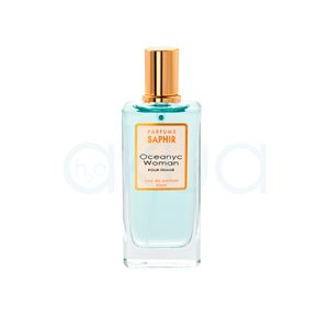 Perfume Saphir Mujer 50ml de cristal transparente con líquido de color azul claro en su interior. El tapón es dorado metálico y la etiqueta es blanca con detalles y borde en naranja, y letras en naranja y negro. H2o Akua