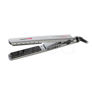 Plancha The Straightener Babyliss pro BAB2091 El color predominante es gris metálico brillante, que cubre la mayor parte del cuerpo de la plancha alisadora. Las placas alisadoras son de color negro brillante. Hay detalles en negro en la zona del cable y los botones, y el logotipo "BaByliss PRO" aparece en negro y rojo sobre el fondo gris metálico H2o Akua
