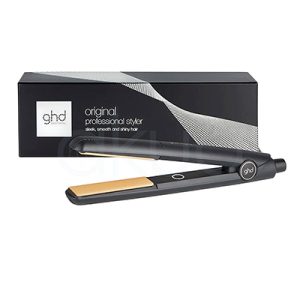 Plancha ghd Original Styler El color predominante es negro en el cuerpo de la plancha alisadora, incluyendo el mango, la carcasa y el cable. Dorado: Las placas alisadoras, tanto la superior como la inferior, son de color dorado, lo que aporta un contraste con el negro del cuerpo. Rojo: El botón circular cerca de la base del mango tiene un borde rojo y el logotipo "ghd" en el centro también es de color rojo. Gris oscuro: Algunos detalles en la zona de la bisagra y el cable presentan un tono gris oscuro. H2o Akua