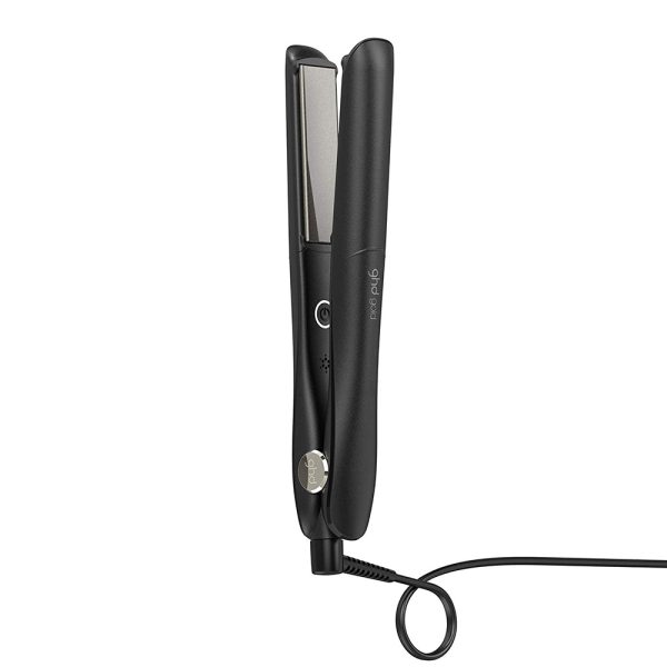 Plancha Gold Styler ghd core color negro mate con detalles metálicos en plateado y placas en el mismo color H2o Akua