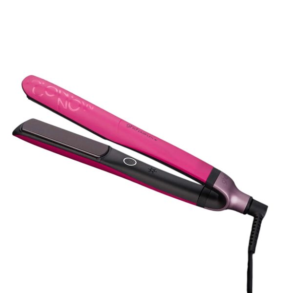 Plancha ghd platinum+ orquidea pink El color predominante tanto en la plancha alisadora como en el estuche es un tono fucsia o rosa intenso, que aporta un aspecto vibrante y llamativo al conjunto. Negro: Las placas alisadoras y parte del cuerpo de la plancha son de color negro, creando un contraste elegante con el fucsia. Gris metálico: La zona cercana al cable de la plancha presenta un acabado en gris metálico. Blanco: El logotipo y algunos detalles pequeños en la plancha están en color blanco, aportando visibilidad y contraste sobre el fondo fucsia y negro H2o Akua