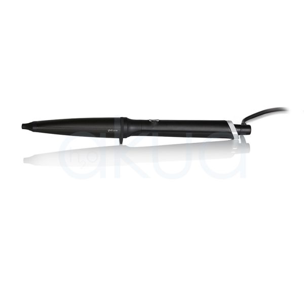 Rizador ghd Curve Creative Curl core El color predominante en el producto es el negro mate, que cubre todo el cuerpo del rizador, incluido el mango y el barril. Gris metálico: En la zona cercana al cable, hay un aro decorativo en tono gris metálico que aporta un toque moderno y elegante. Blanco: El botón de encendido/apagado tiene un borde blanco que resalta sobre el fondo negro. Detalles en blanco: El logotipo de la marca, ubicado cerca del barril, está impreso en blanco. H2o Akua