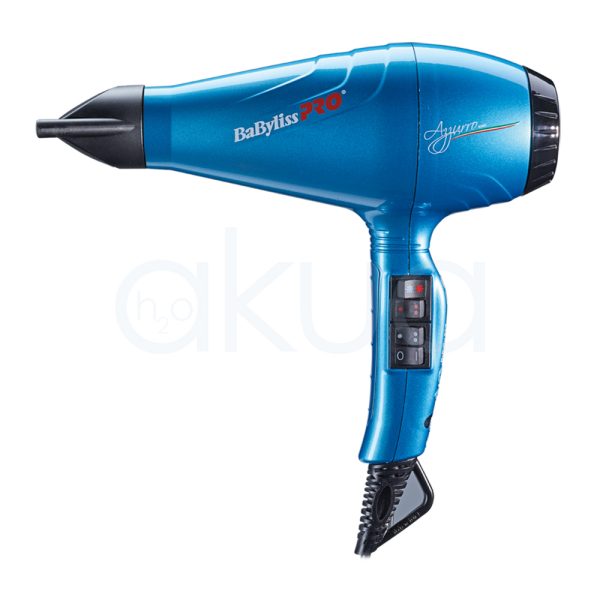 Secador Babyliss pro Luminoso Azzurro BAB6350IBLE El color azul predomina en el cuerpo del secador, negro (en la boquilla, el cable y los controles) azul (en la parte trasera del secador). También se observan detalles en blanco y rojo en los logotipo H2o Akua
