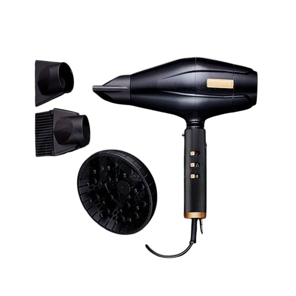 Secador Babyliss pro BlackFX Dryer 2200W FXBDB1E color predominante es el negro brillante con detalles en dorado. Los botones en el mango son dorados, al igual que la base del mango y la placa con el logo "BaBylissPRO". El mango tiene una textura que parece antideslizante en negro mate, mientras que el cuerpo principal del secador tiene un acabado liso y brillante H2o Akua