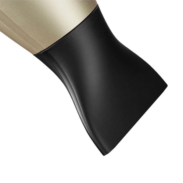 Secador ghd Helios Grand-luxe collection cuerpo de color principal en dorado mate con detalles en negro en la boquilla y cable, boton rojo en mango H2o Akua