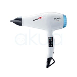 Secador Babyliss pro Luminoso+ Blanco BAB6360IYE Los colores principales de la imagen es blanco predominante en el cuerpo del secador, negro (en la boquilla, el cable y los controles) blanco (en la parte trasera del secador). También se observan detalles en negro y rojo en los logotipo H2o Akua