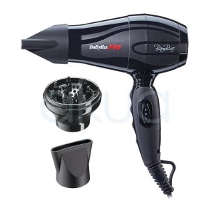 Secador Babyliss pro mini Bambino BAB5510E El color principal del secador de la imagen es negro, con detalles en gris oscuro y algunos acentos en blanco y rojo en el logotipo y la marca. Los accesorios también son de color negro H20 Akua