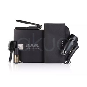 Set de viaje ghd unplugged y flight se compone de plancha sin cable, secador plegable, neceser, cepillo y spray protector del calor. Cuerpo principal en color negro con detalles en plateado H2o Akua