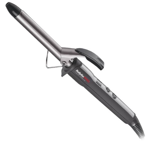 Tenacilla Babyliss pro Curl definer 19mm BAB2272TTE presenta un color principal negro en el mango y detalles en gris oscuro y plateado metálico en el barril. La punta del barril es negra, y los botones y el soporte metálico también destacan en tonos oscuros y plateados. H2o Akua