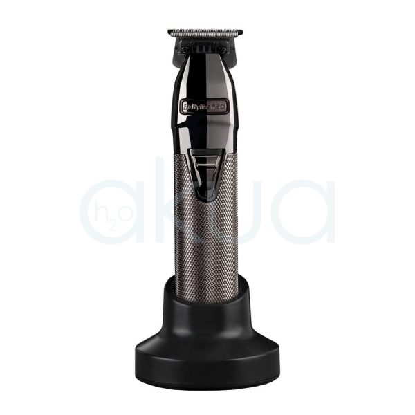 Maquina Skeleton Grafito Ferrari Babyliss pro El color predominante es gris metálico oscuro, presente tanto en el cuerpo principal como en el mango texturizado del dispositivo. La parte superior, incluyendo la zona de la cuchilla y el cabezal, es de color negro brillante H2o Akua