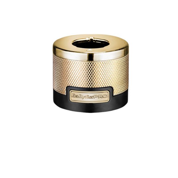 Recortadora FXONE Metal Gold Skeleton Babyliss pro El color más predominante es el dorado metalico, presente en la carcasa de la afeitadora, la base de carga y detalles del conjunto, lo que le da un aspecto lujoso y elegante. Negro: Aparece en la parte inferior de la base de carga y en algunos detalles del diseño. Azul: El cilindro de la batería muestra un color azul con inscripciones en negro. H2o Akua