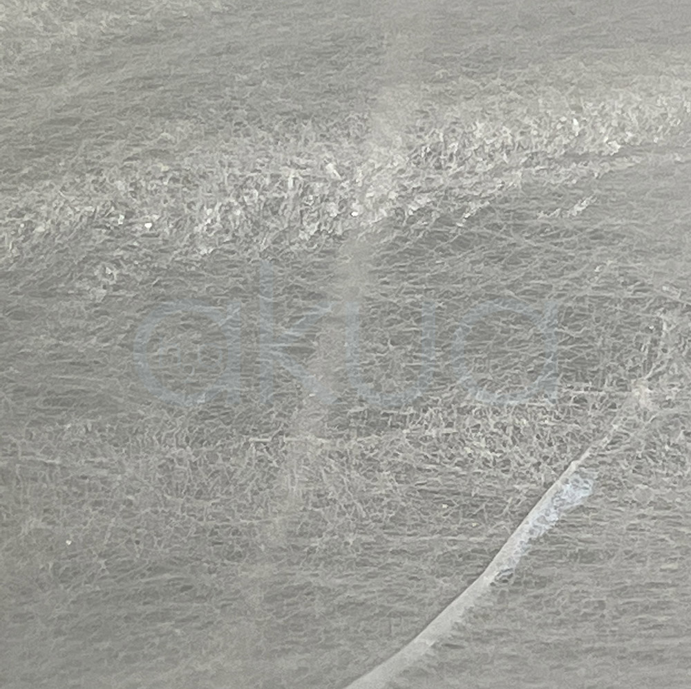 Pantalon preso TNT 20gr individual desechable H2oAkua cubre las piernas del usuario durante sesiones de presoterapia, manteniendo una barrera entre la piel y el equipo, lo que mejora la higiene y evita contacto directo con la máquina.