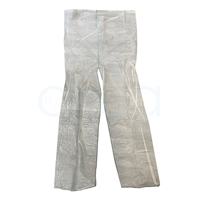Pantalon preso TNT 20gr individual desechable H2oAkua Su color es blanco translúcido y tiene corte recto con amplitud suficiente para facilitar su colocación y retirada