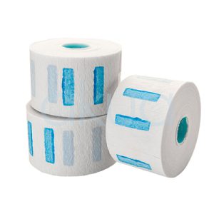 Rollo papel de cuello 100 servicios H2oAkua El color predominante es blanco, que corresponde al fondo y al material principal de los rollos. Además, hay detalles en azul en forma de rectángulos, así como en el interior del cilindro del rollo. Estos colores (blanco y azul) son los más destacados. H2o Akua