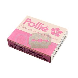 Paquete 10 hojas cortacallos pollie El color predominantemente en tonos rosa y beige claro. La parte superior de la caja es beige con letras y detalles en rosa intenso, incluyendo el logo “Pollié” y una flor. La parte inferior y uno de los laterales de la caja son de un rosa más fuerte. También hay una ilustración de una cuchilla en color gris metálico en el centro de la caja. H2o Akua
