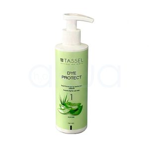 Fluido protector antimanchas Dye Protect Tassel 200ml. Envase cilíndrico con dispensador tipo "pump" de color blanco, etiquetado como Tassel Dye Protect. con fondo verde claro y detalles en negro, mostrando en la etiqueta que es un fluido protector para prevenir las manchas de tinte en la piel durante la coloración capilar. H2o Akua