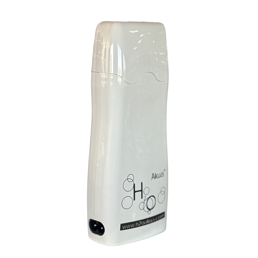 Fundidor con termostato H2oAkua. Dispositivo de color blanco brillante, con detalles en negro en el logo y la base. Tanto el aparato como la tapa adicional mantienen este tono blanco uniforme,