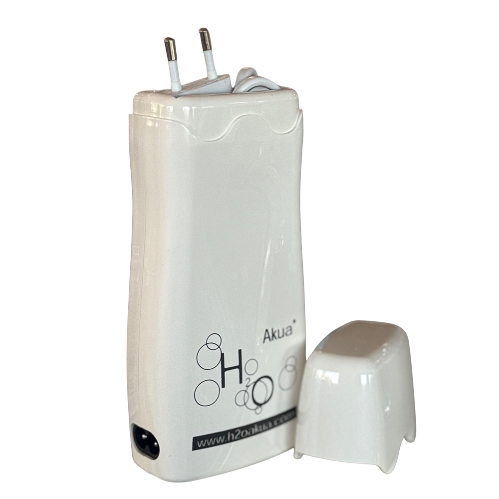 Fundidor con termostato H2oAkua. Dispositivo de color blanco brillante, con detalles en negro en el logo y la base. Tanto el aparato como la tapa adicional mantienen este tono blanco uniforme,