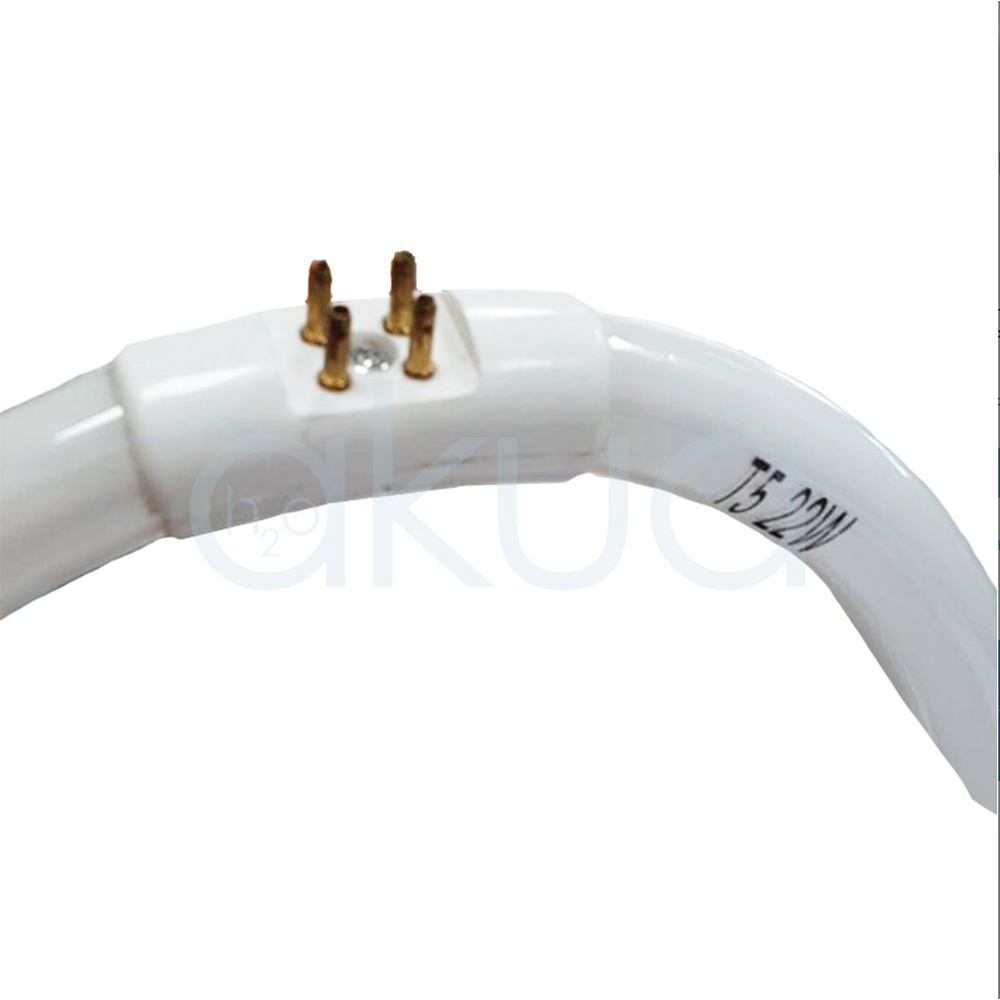 Repuesto tubo fluorescente 22W lupa T5 Tubo fluorescente circular de color blanco, con cuatro pines metálicos para conexión en un extremo. Está etiquetado como T5 22W, indicando el tipo y potencia del tubo, y es utilizado como repuesto en lámparas profesionales, especialmente en lupas de aumento y equipos de iluminación técnica