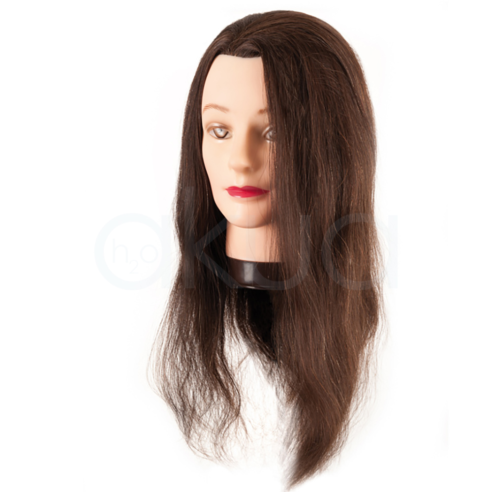 Cabeza maniqui 45-50cm pelo natural. Cabeza de maniquí de peluquería con cabello castaño natural, de longitud media a larga (45-50 cm), implantado de forma clásica y uniforme. El cabello presenta textura lisa con algunas ondas, y el soporte de base permite fijarla fácilmente en una mesa o trípode para su uso profesional y educativo. H2o Akua