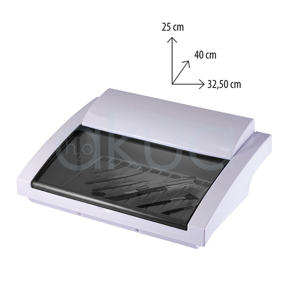 Esterilizador UV Eurostil. El equipo es de color blanco con líneas suaves y modernas, y cuenta con una tapa superior y una ventana frontal translúcida, a través de la cual se pueden observar utensilios de metal como tijeras, pinzas y peines dispuestos en su interior. H2o Akua