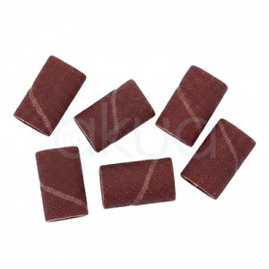 Recambio esmeril Thuya Piezas rectangulares pequeñas de color marrón oscuro, con una textura rugosa característica del material abrasivo. Estas piezas corresponden a recambios de esmeril, diseñados para insertarse en soportes específicos de herramientas de lijado. H2o Akua