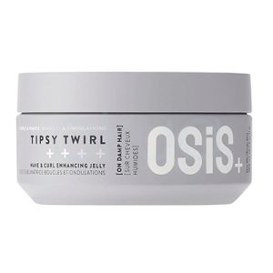 Gelatina potenciadora ondas y rizos Tipsy Twirl Osis 300ml. El envase es de color gris claro, de forma cilíndrica y con tapa de rosca. En el frontal, además de la marca y nombre, aparecen indicaciones de uso en inglés y francés, recomendando su aplicación sobre el cabello húmedo (on damp hair). H2o Akua