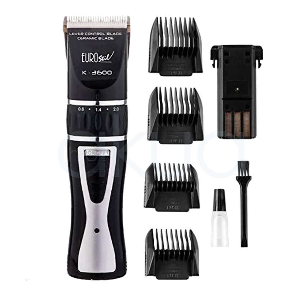 Maquina retoques K-3600 negra Eurostil 03752/50. La imagen muestra una máquina cortapelos profesional , acompañada de sus accesorios y piezas como peines guia de corte, bateria de repuesto, un cepillito en negro y aceite para maquina. La maquina de diseño ergonómico en color negro y blanco, con cuchillas cerámicas. H2o Akua