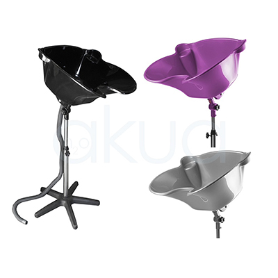 Lavacabezas portatil basculante Outlet. La imagen muestra tres lavacabezas portátiles de peluquería, cada uno en un color diferente: negro, lila y gris. El modelo negro está completamente montado sobre una base de cinco patas tipo estrella, con tubo de desagüe y soporte regulable en altura. H2o Akua
