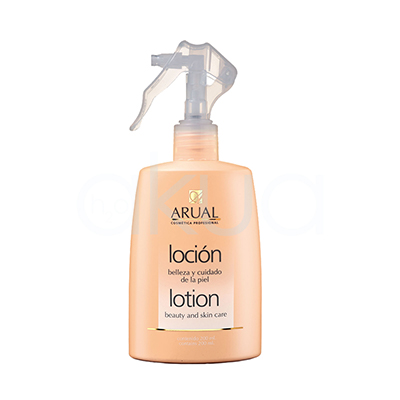Locion en Spray Arual 200ml. El recipiente es de color beige y tiene forma ovalada con base ancha y una parte superior más estrecha equipada con un pulverizador tipo gatillo transparente, pensado para facilitar la aplicación en spray. H2o Akua