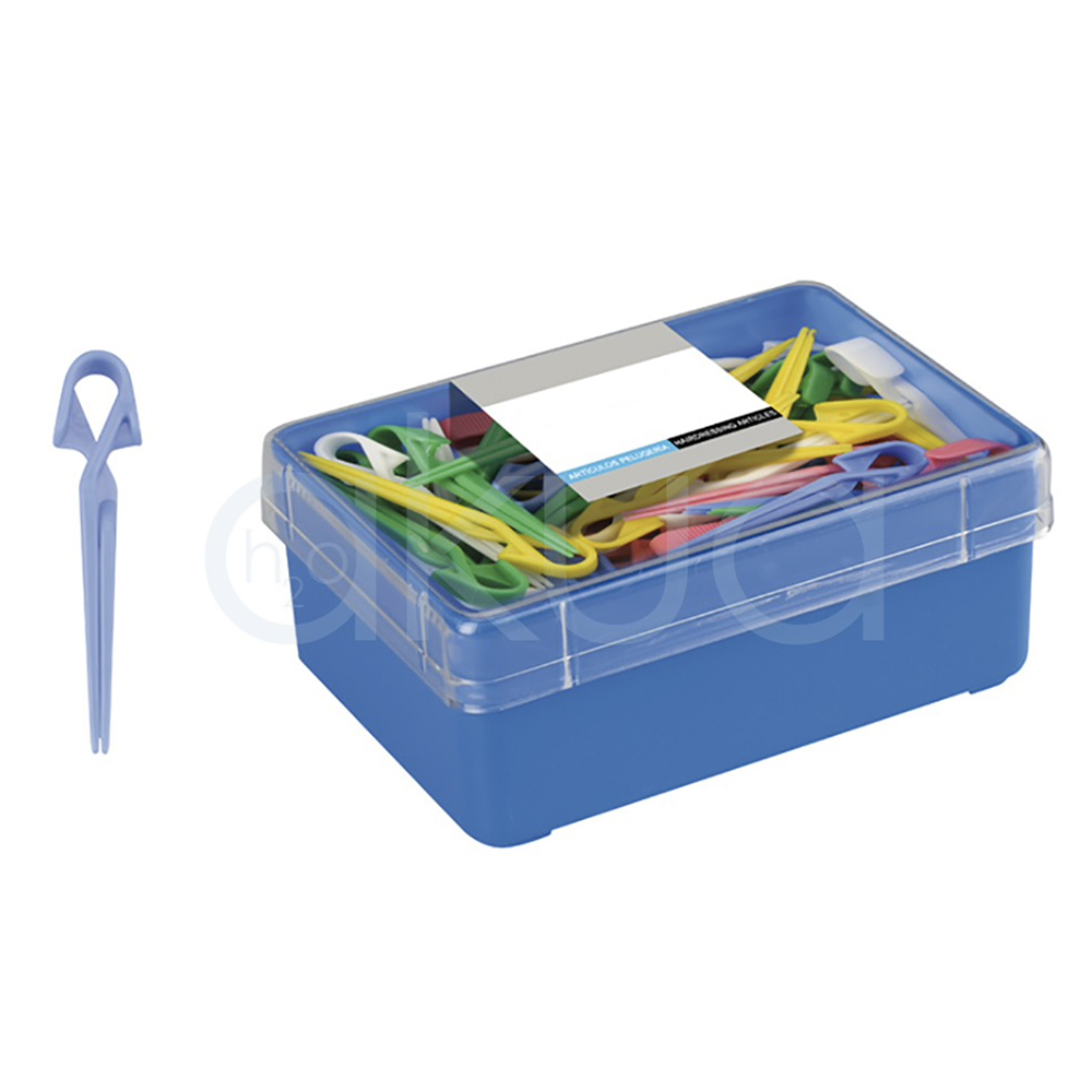 Caja 60 pinzas rulo grande plástico H2oAkua. Caja rectangular de plástico azul con tapa transparente que contiene varias pinzas de plástico en colores surtidos (amarillo, verde, azul, rosa, blanco, etc.)