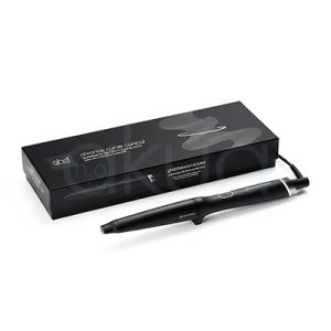 Rizador ghd Chronos Curve Conical. La imagen muestra el rizador de pelo profesional ghd Chronos Curve Conical junto a su caja de presentación. Ambos elementos están sobre un fondo completamente blanco que resalta el diseño elegante y moderno del producto. El rizador es de color negro con detalles metálicos y se distingue por su forma cónica, ideal para crear ondas y rizos definidos en el cabello. La caja negra presenta el nombre del producto y el logotipo de la marca ghd en letras blancas, mostrando una estética minimalista y premium. H2o Akua